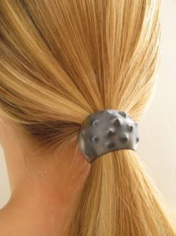 Haarkugel mit Noppen