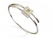 Edelstahl-Armspange mit Weißgoldener Fassung und Cut-Diamant