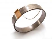 Titan-Textband mit goldenem Verschluss